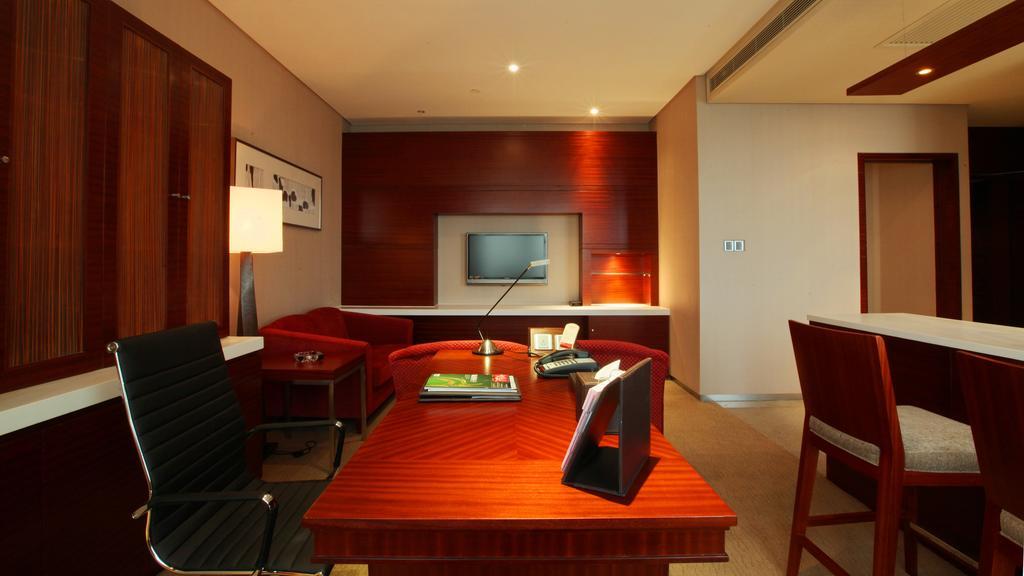 Ramada Plaza By Wyndham Shanghai Caohejing Hotel Exterior photo