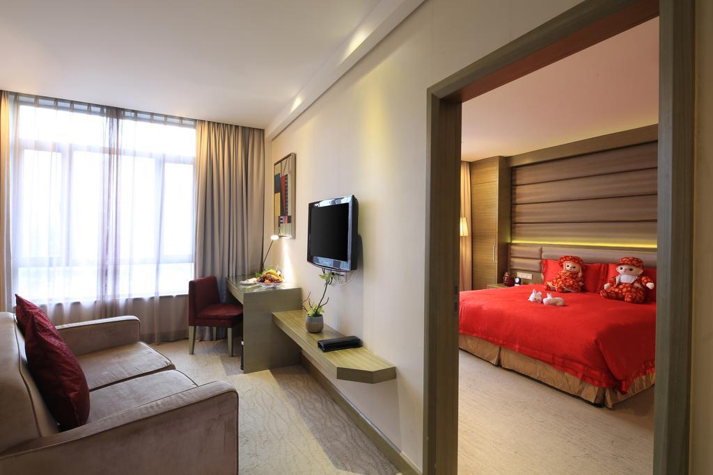 Ramada Plaza By Wyndham Shanghai Caohejing Hotel Exterior photo