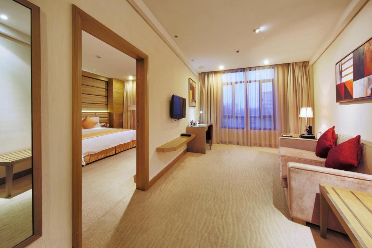 Ramada Plaza By Wyndham Shanghai Caohejing Hotel Exterior photo
